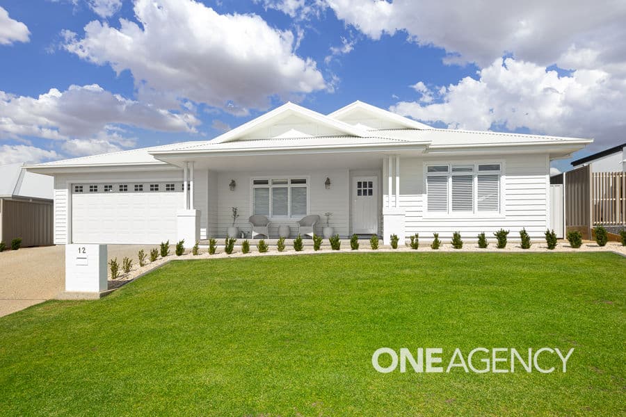 12 VALENCIA Drive, Gobbagombalin, Gobbagombalin - Image 1