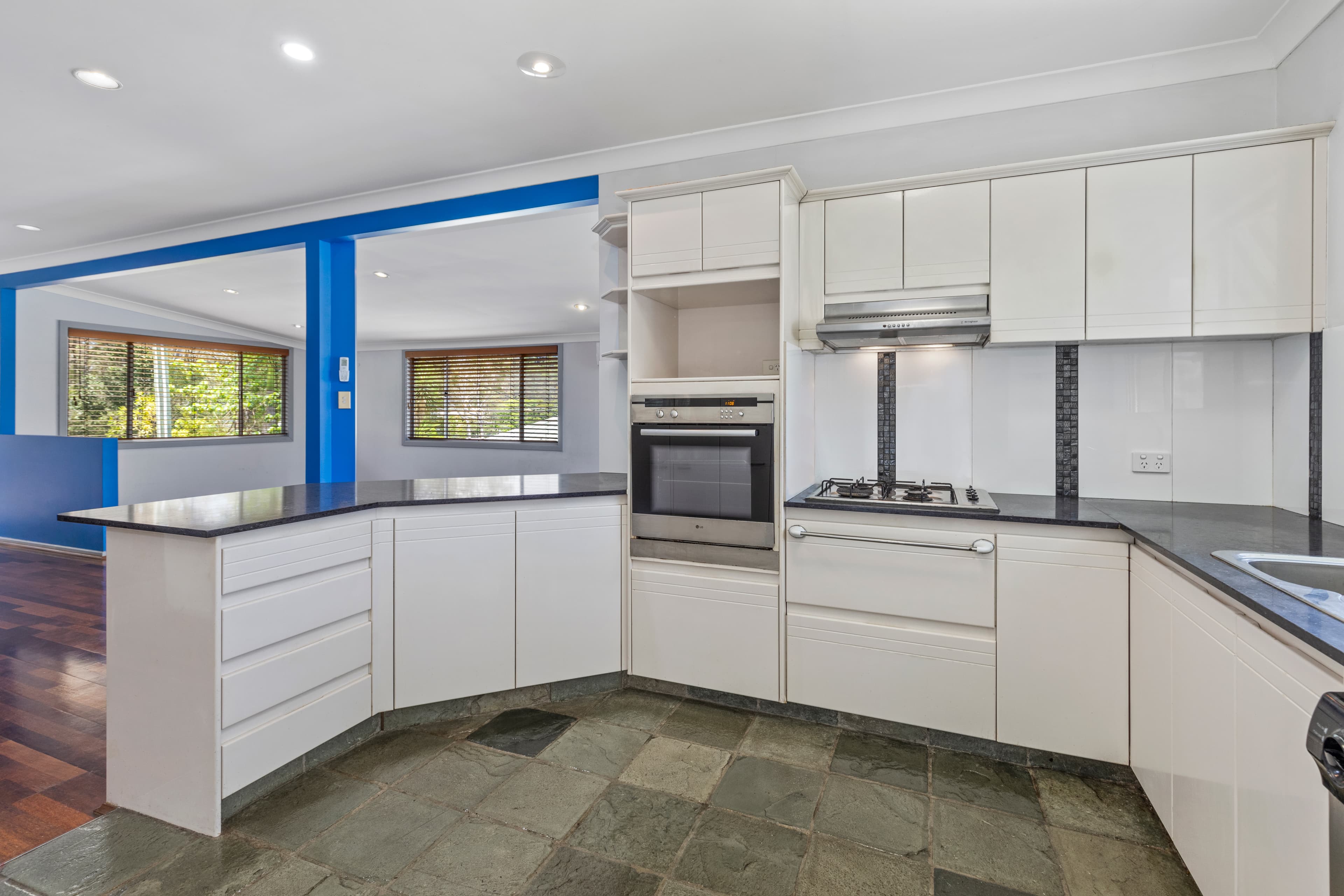 6 Wairoo Street, Burleigh Heads, Burleigh Heads - Thumbnail 7