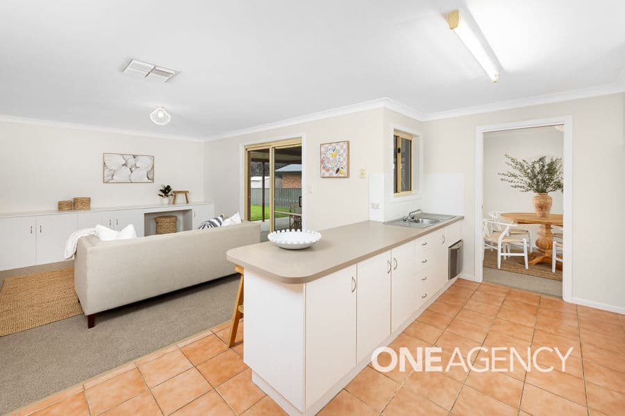 10 TRUSCOTT Drive, Ashmont, Ashmont - Thumbnail 6