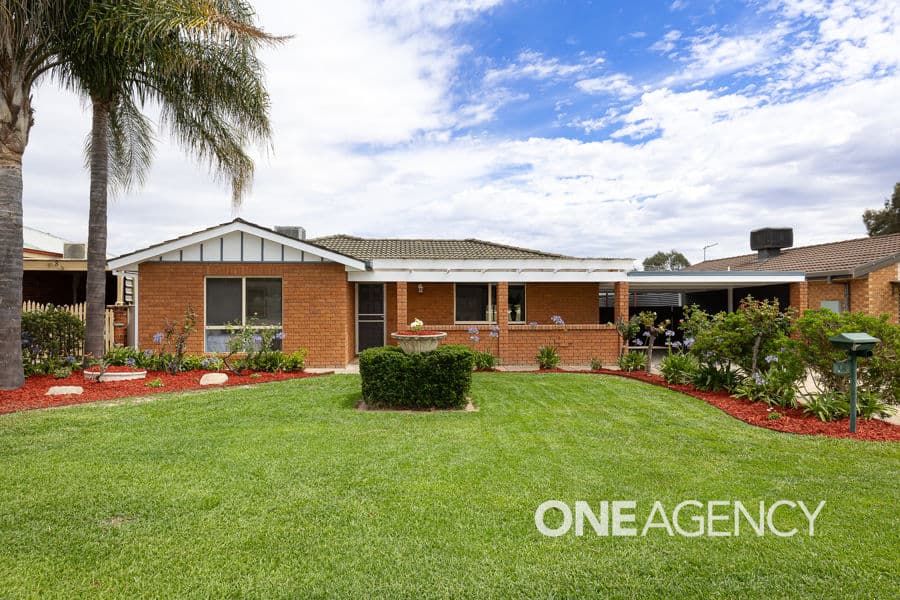 10 TRUSCOTT Drive, Ashmont, Ashmont - Image 1