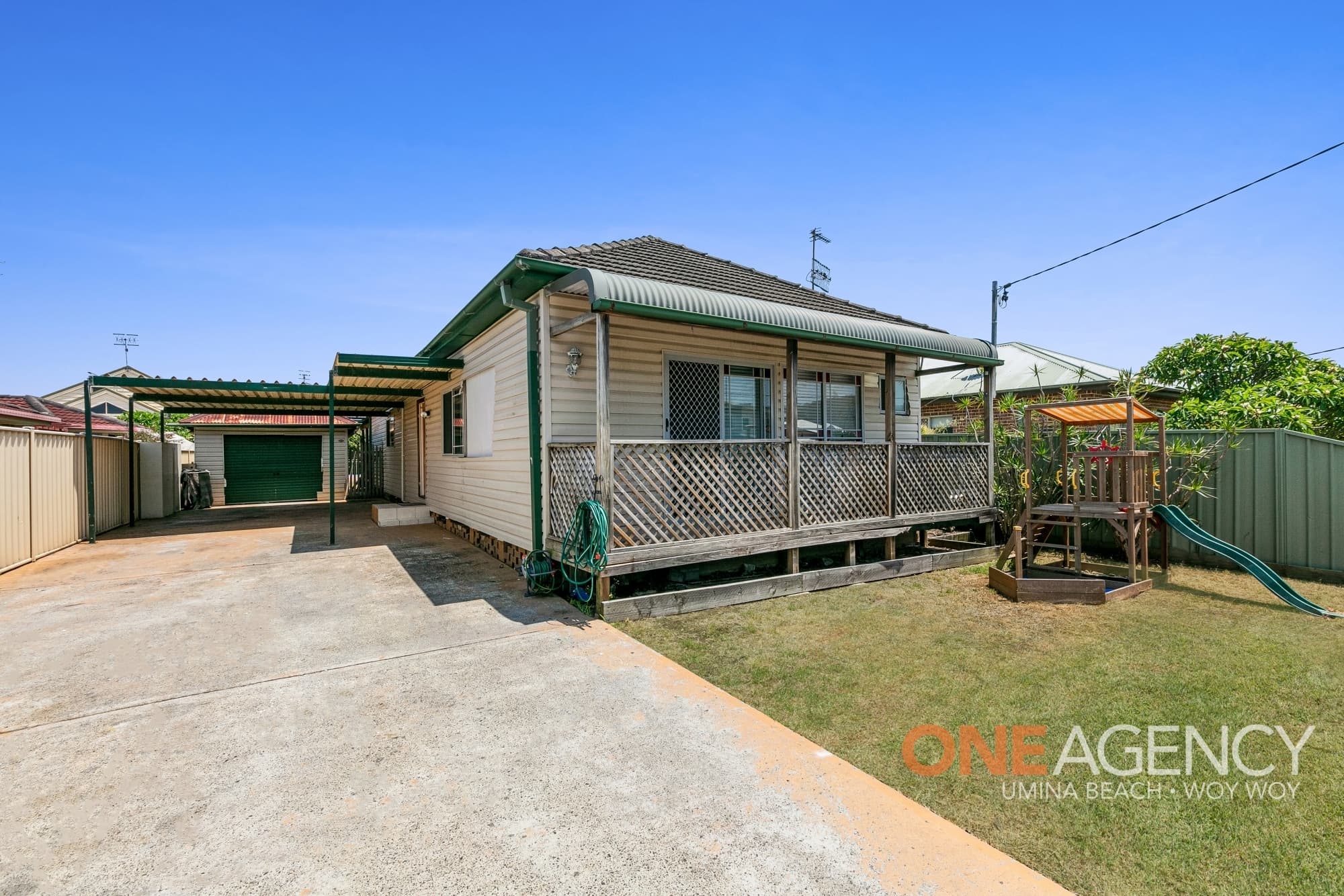 39 Davis Street, Booker Bay, Booker Bay - Image 1