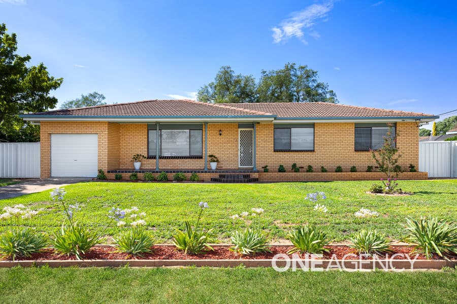 73 WADE Street, Coolamon, Coolamon - Image 1