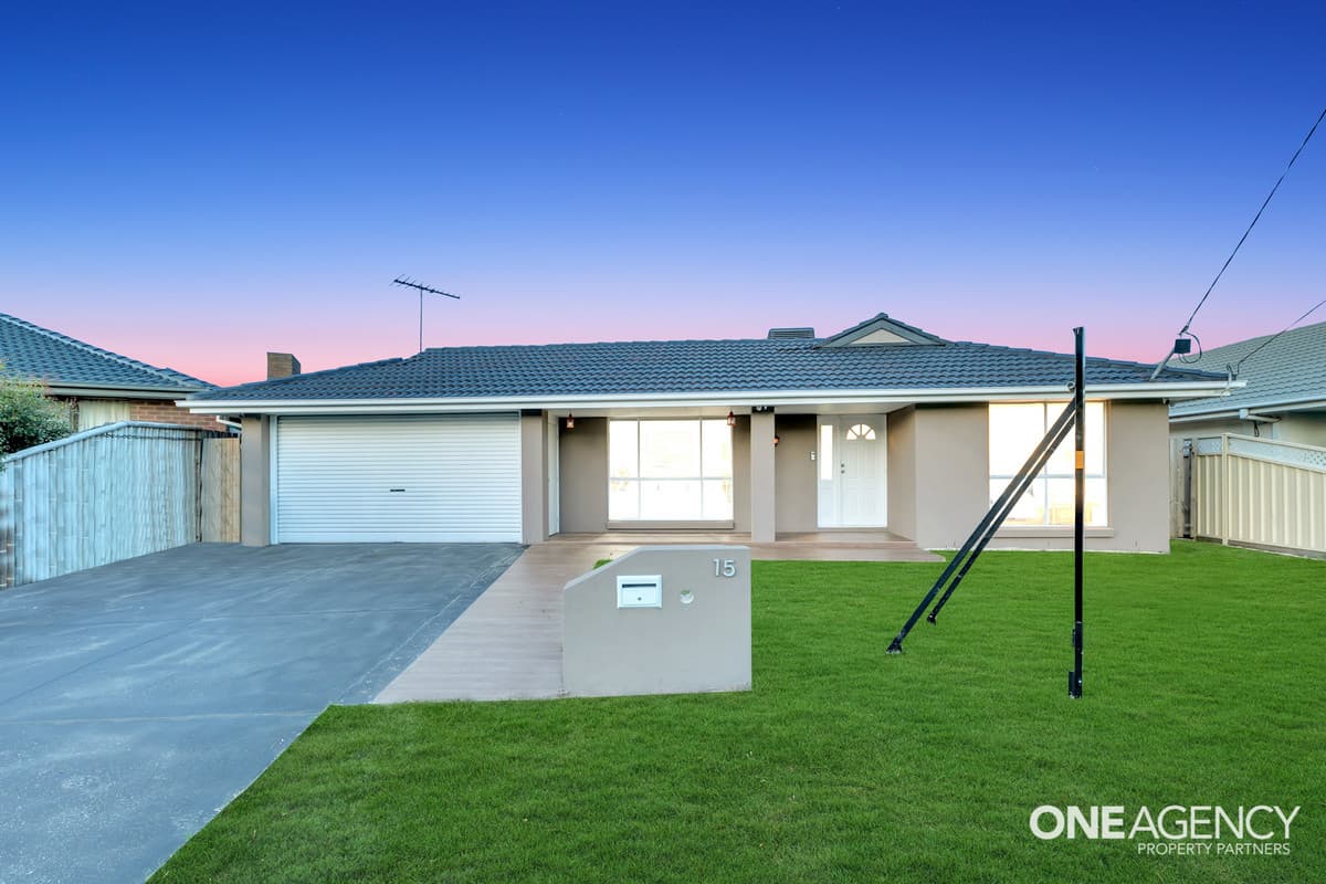 15 Greylea Grove, Seabrook, Seabrook - Image 1