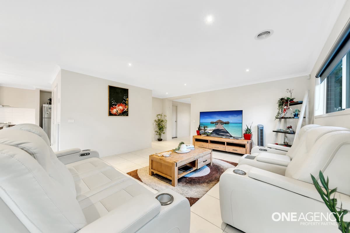 147 Featherbrook Drive, Point Cook, Point Cook - Thumbnail 8