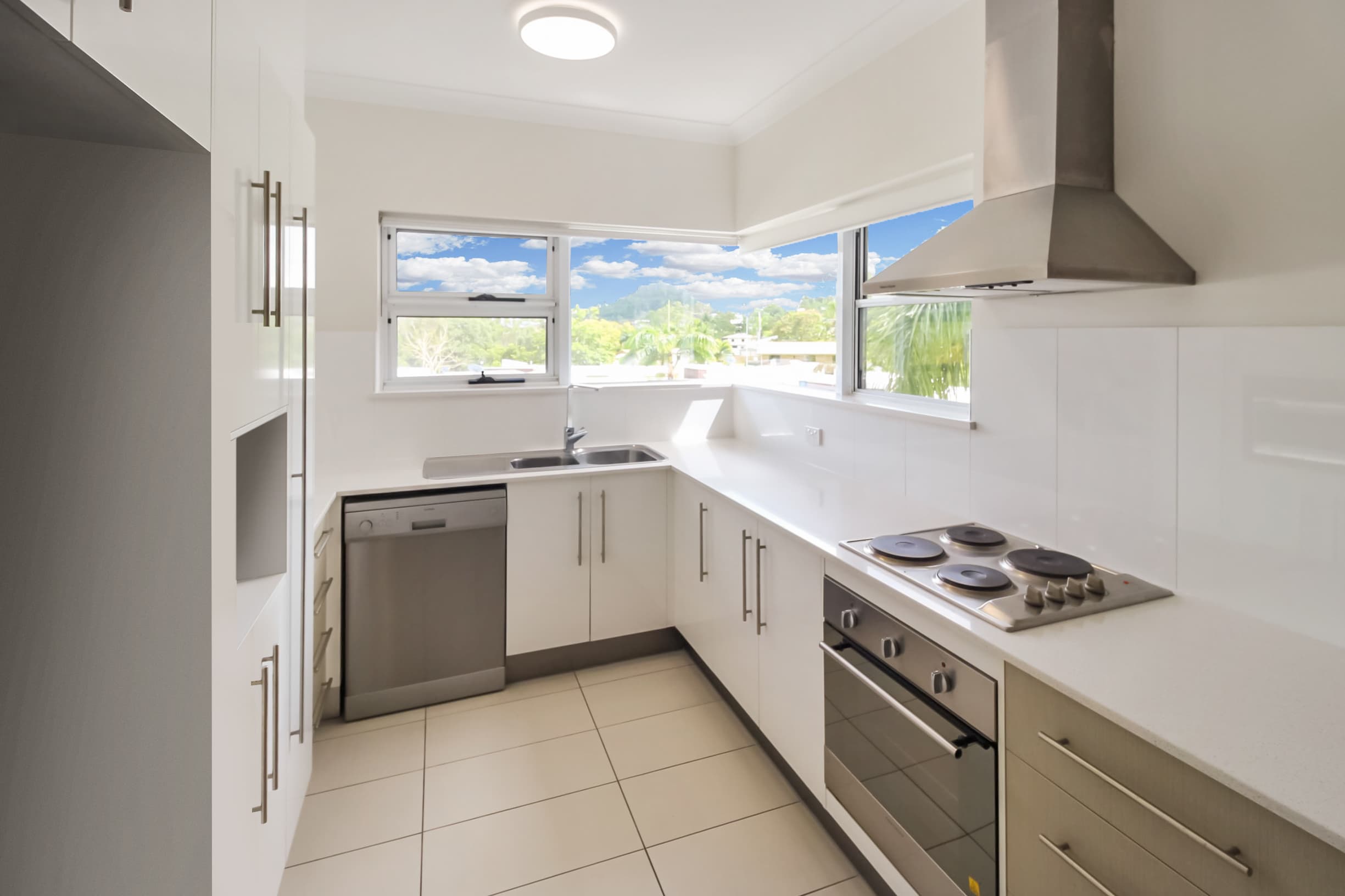 92&92a/65 Manooka Drive, Cannonvale, Cannonvale - Thumbnail 2