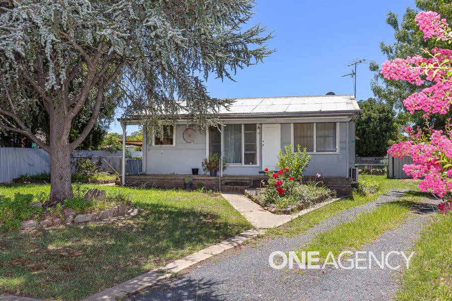 19 COCHRANE Street, Kooringal, Kooringal - Image 1