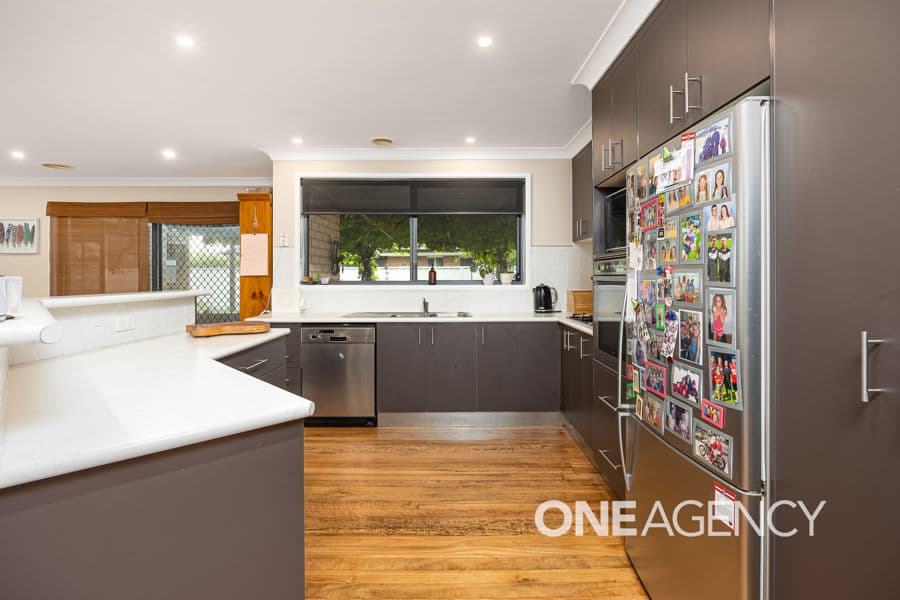 8 WALLA Place, Glenfield Park, Glenfield Park - Thumbnail 4