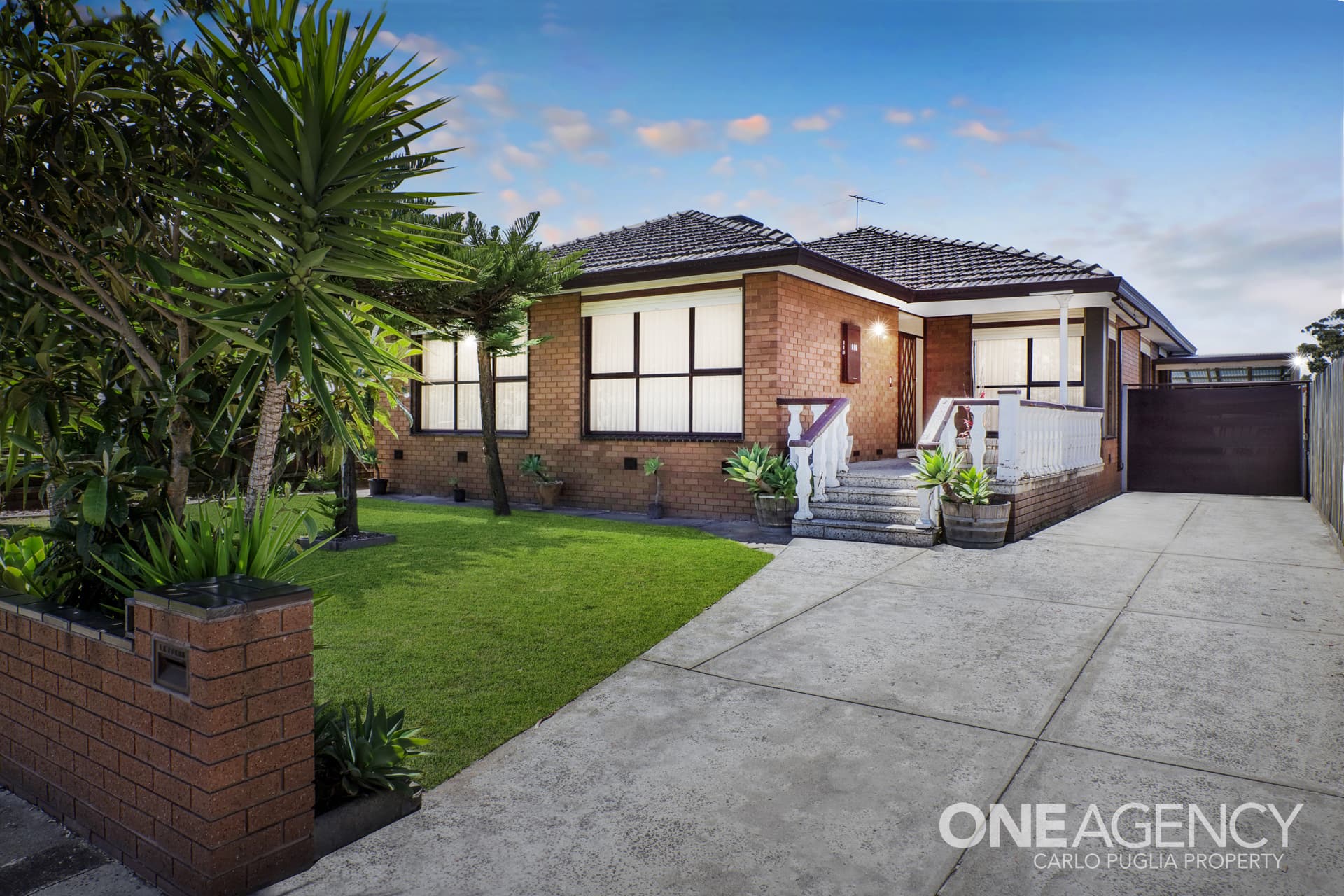 118 East Street, Hadfield, Hadfield - Image 1
