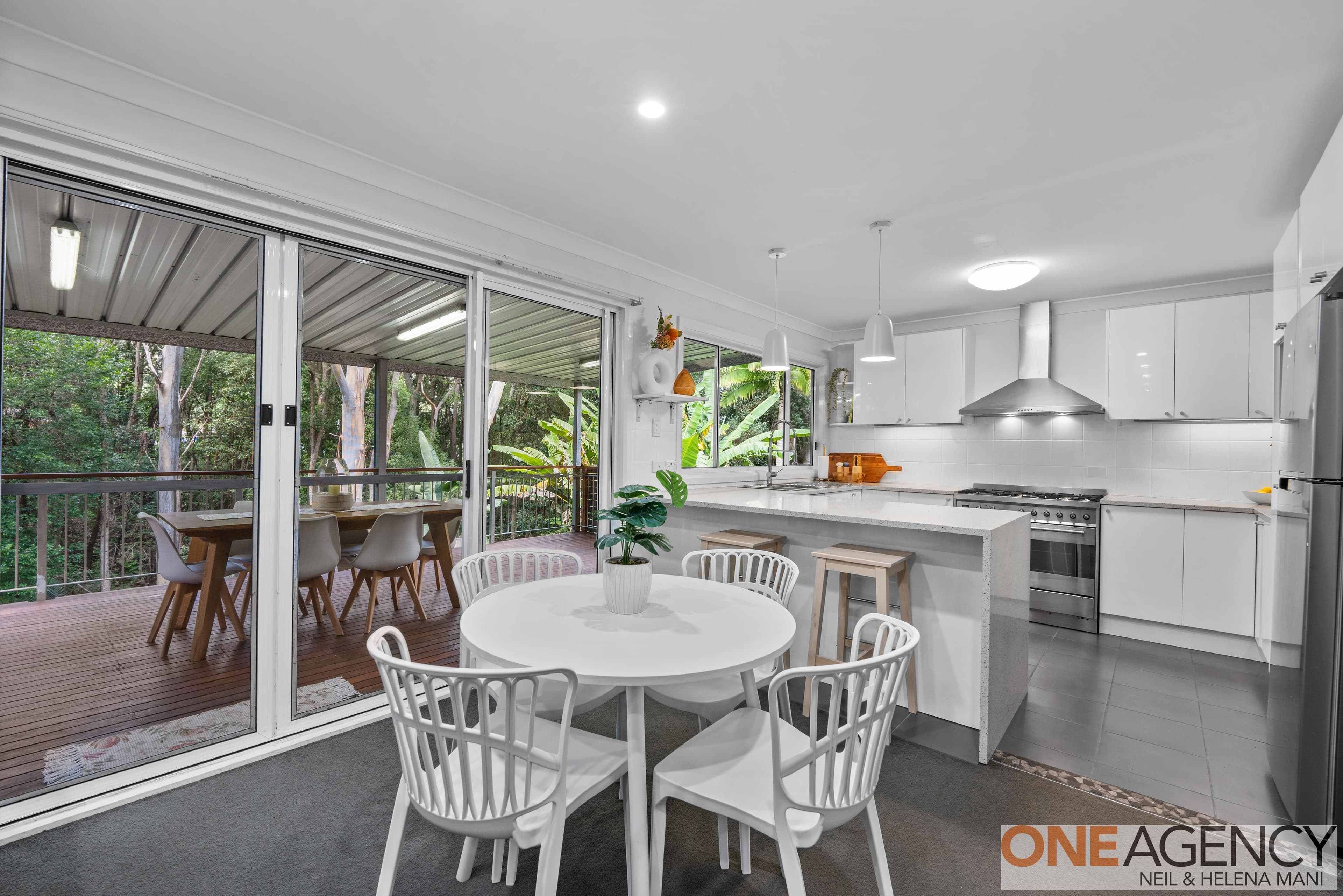 16 Oakglen Road, North Gosford, North Gosford - Image 1