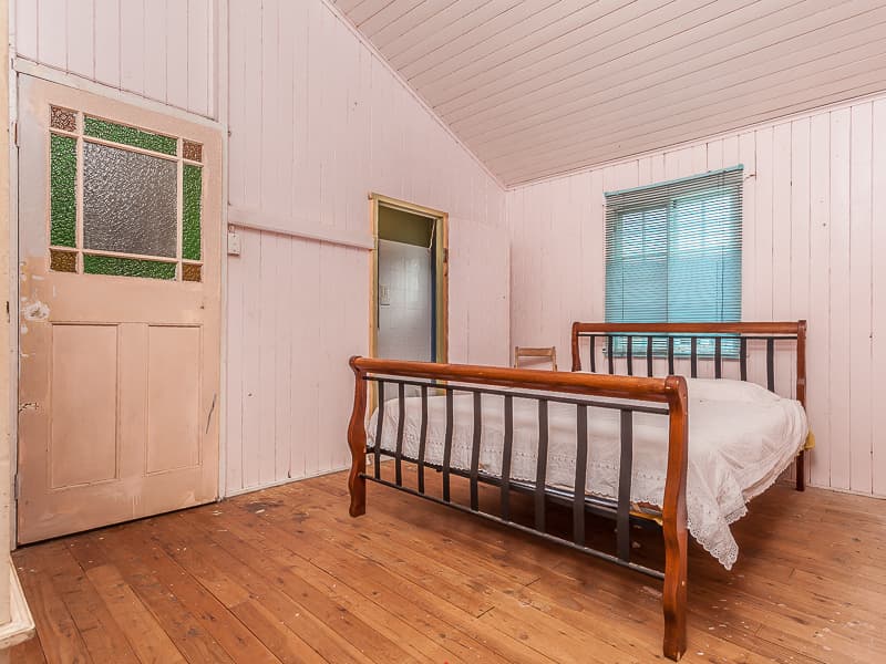 113 Oxley Avenue, Woody Point, Woody Point - Thumbnail 2