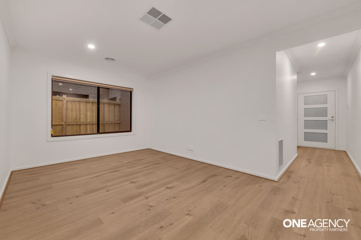 67 Waterfern Street, Fraser Rise, Fraser Rise - Thumbnail 3