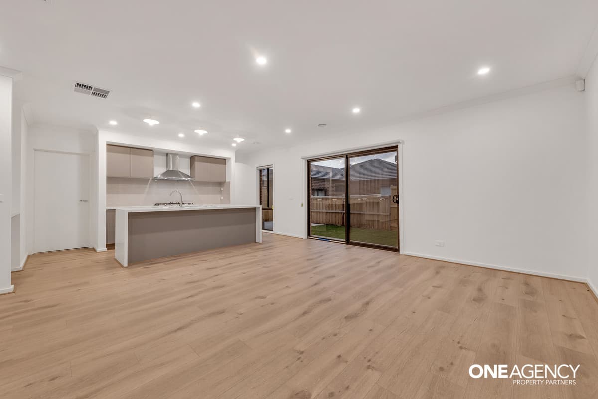 67 Waterfern Street, Fraser Rise, Fraser Rise - Thumbnail 7