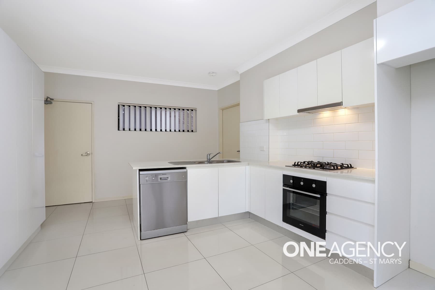 9/2 Glenmore Ridge Drive, Glenmore Park, Glenmore Park - Thumbnail 2