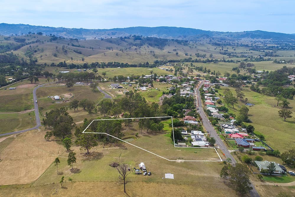 64 Durham Road, East Gresford, East Gresford - Thumbnail 2