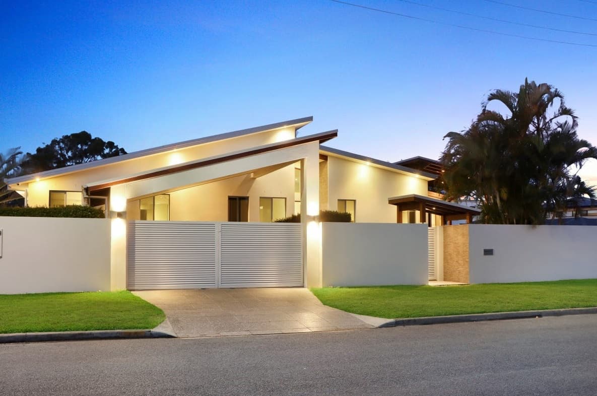 2 Maitland Street, Burleigh Waters, Burleigh Waters - Thumbnail 2