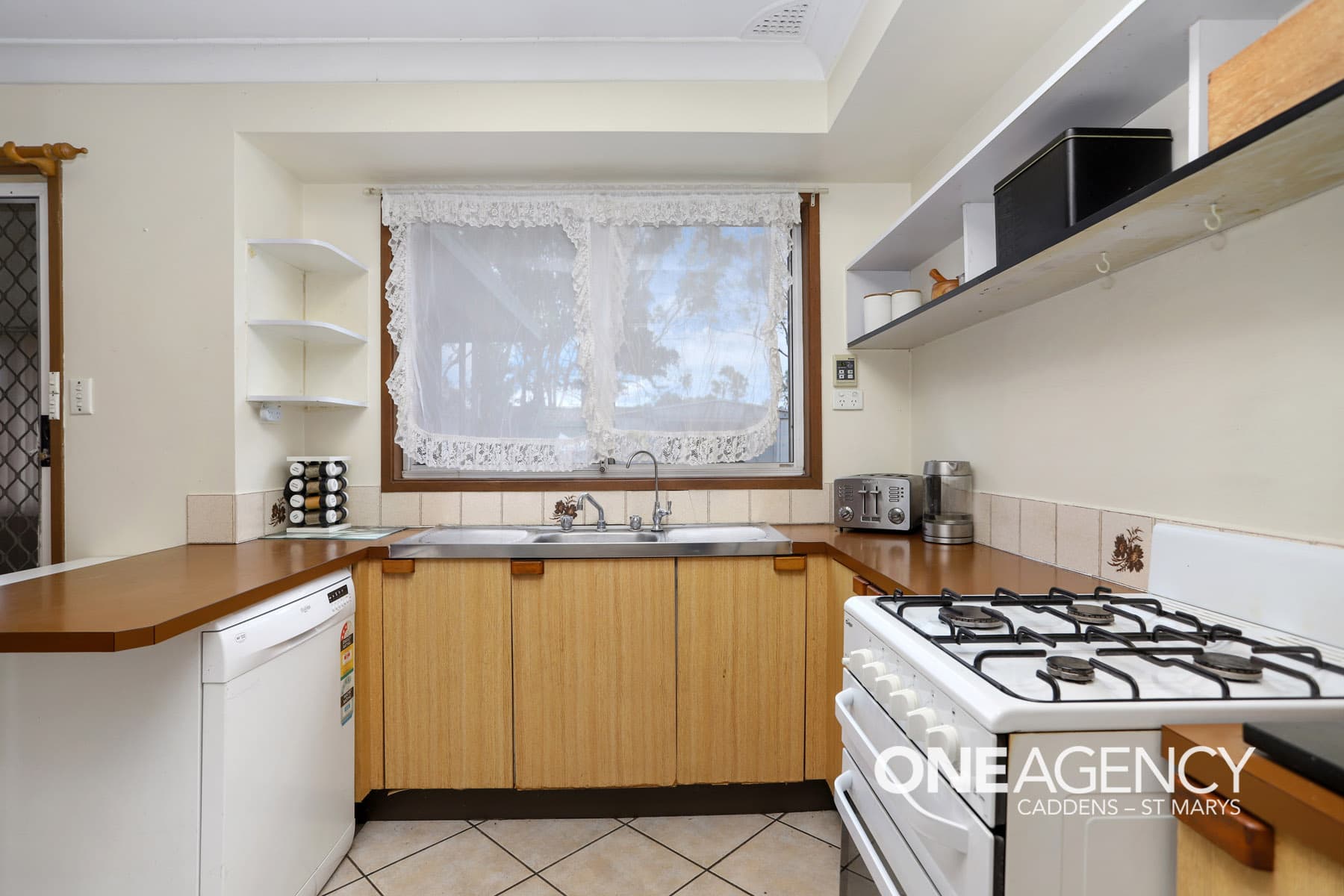 96 Pine Creek Circuit, St Clair, St Clair - Thumbnail 2