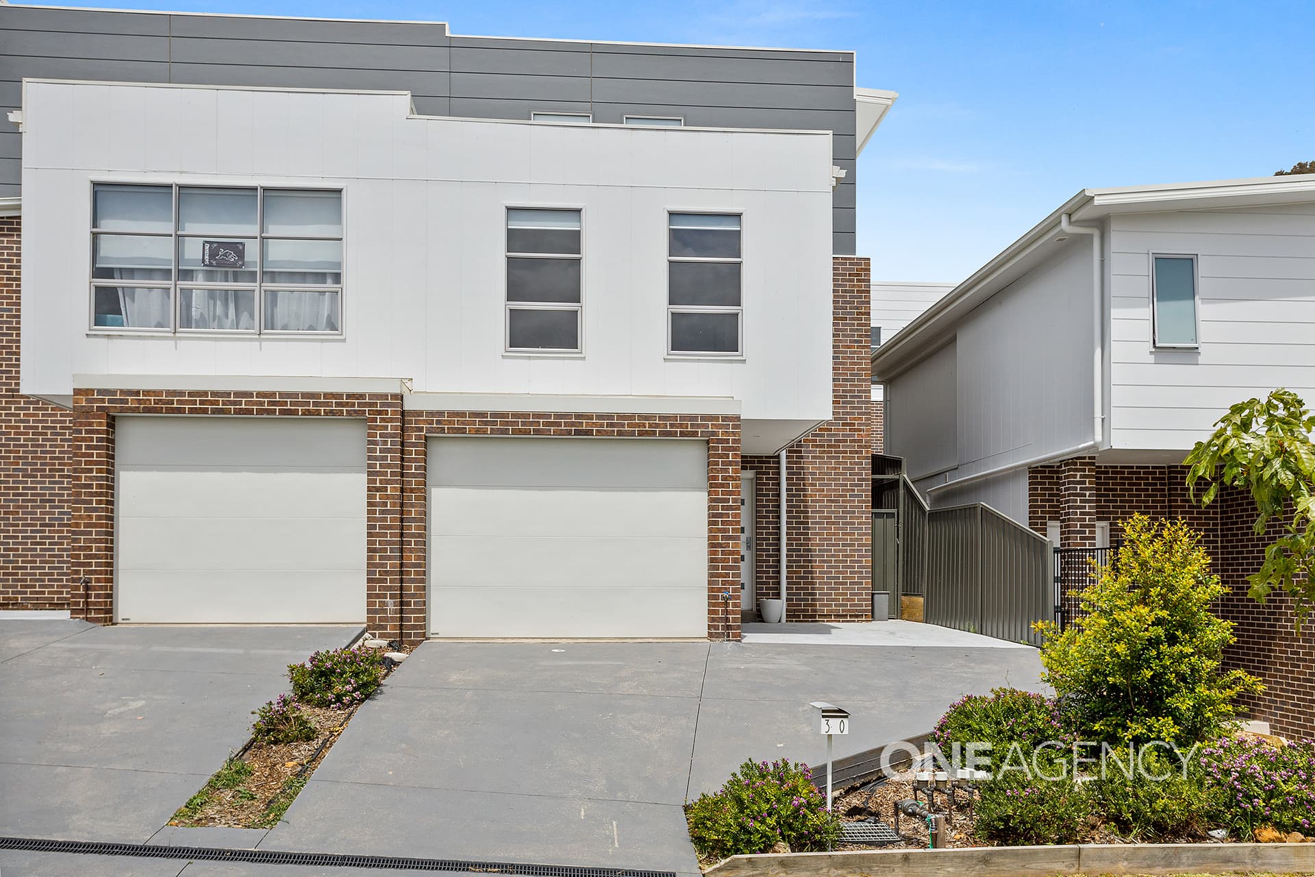30 Paul Circuit, Tullimbar, Yellow Rock - Image 1