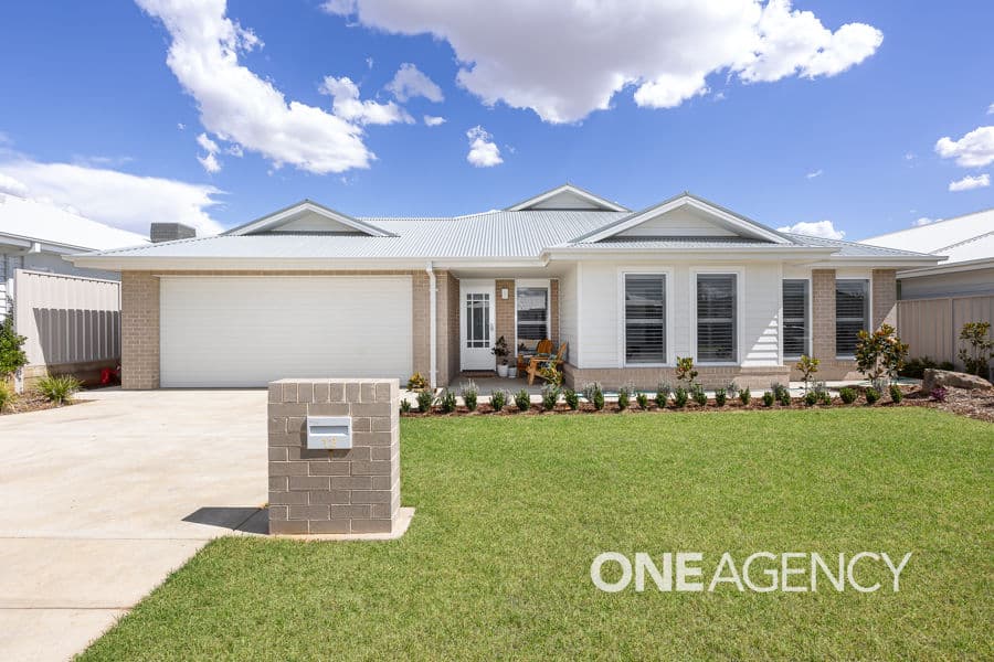 12 BONDI Crescent, Gobbagombalin, Gobbagombalin - Thumbnail 2