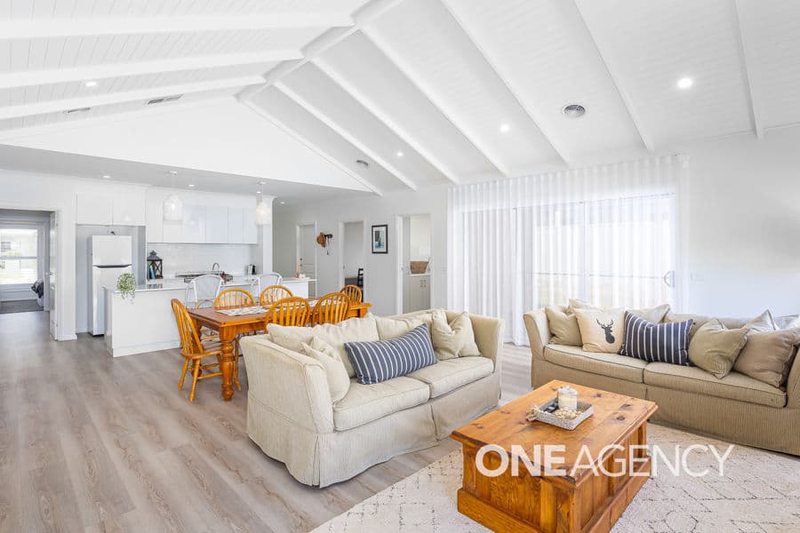 12 BONDI Crescent, Gobbagombalin, Gobbagombalin - Image 1