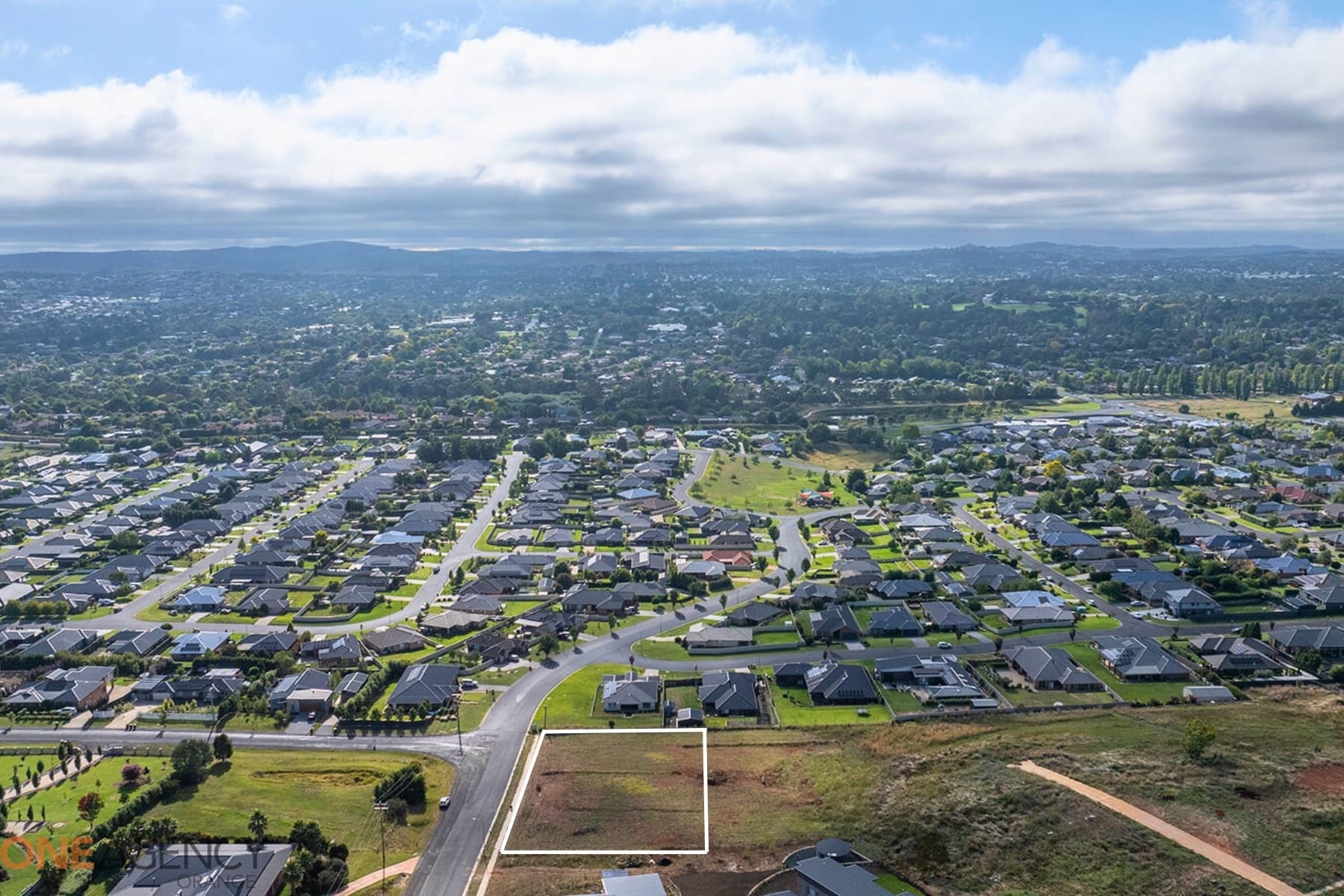 1 Silverdown Way, Orange, Orange - Thumbnail 3