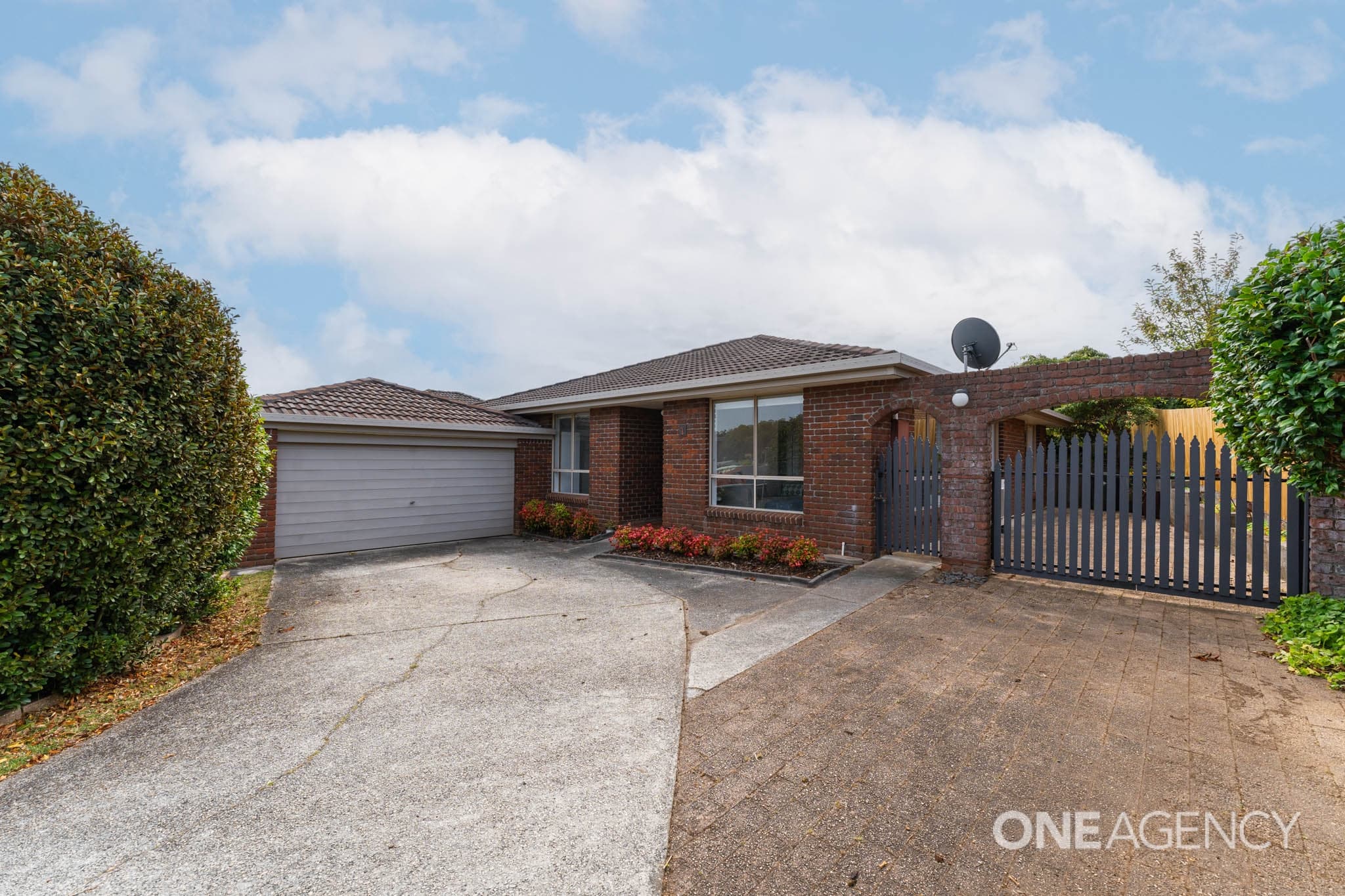 1 Hillfarm Drive, Park Grove, Park Grove - Thumbnail 2