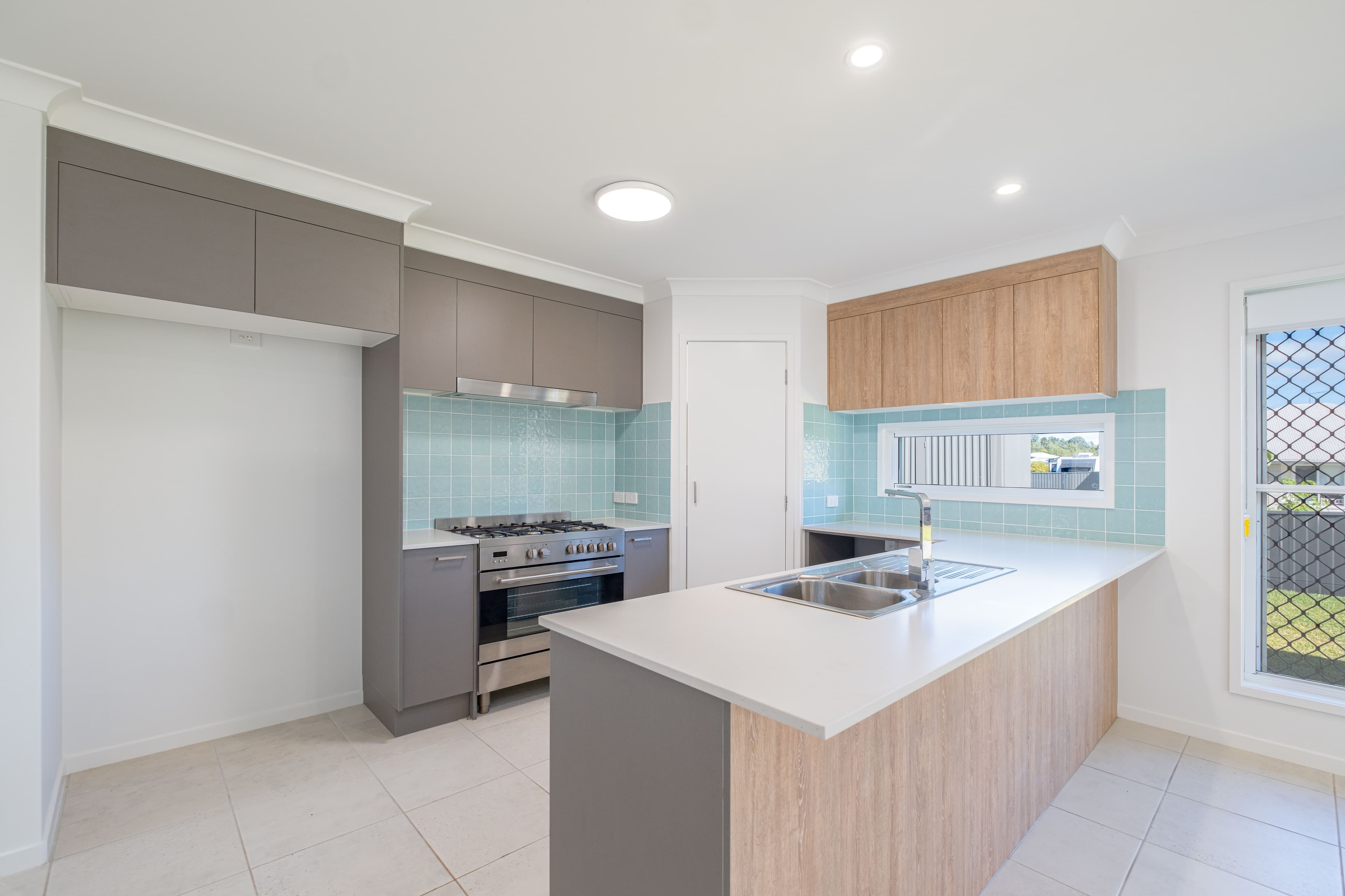 26 Kensington Drive, Southside, Southside - Thumbnail 3