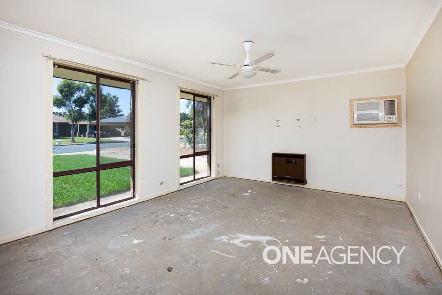 42 BANDERA Avenue, Glenfield Park, Glenfield Park - Thumbnail 2