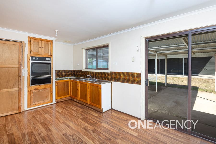 42 BANDERA Avenue, Glenfield Park, Glenfield Park - Thumbnail 3