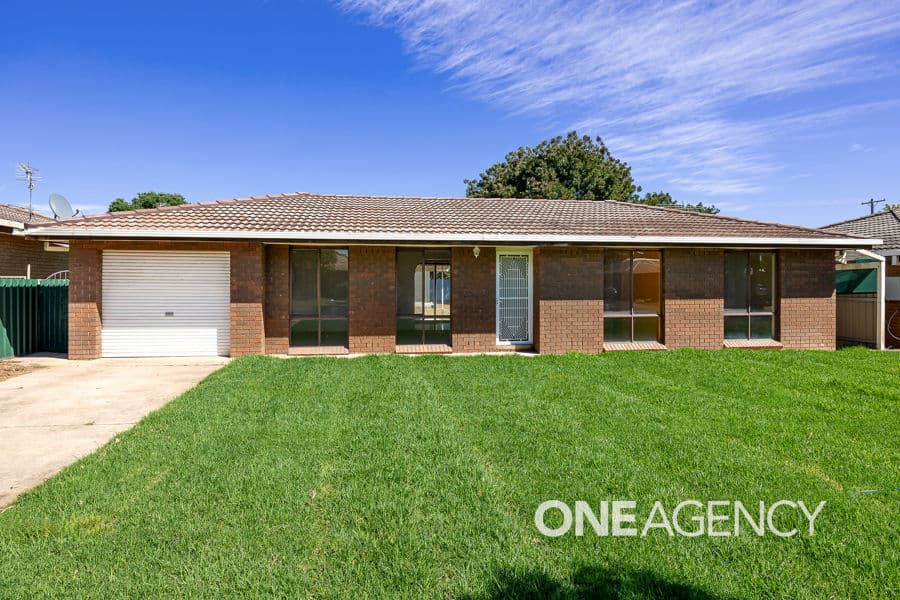 42 BANDERA Avenue, Glenfield Park, Glenfield Park - Image 1