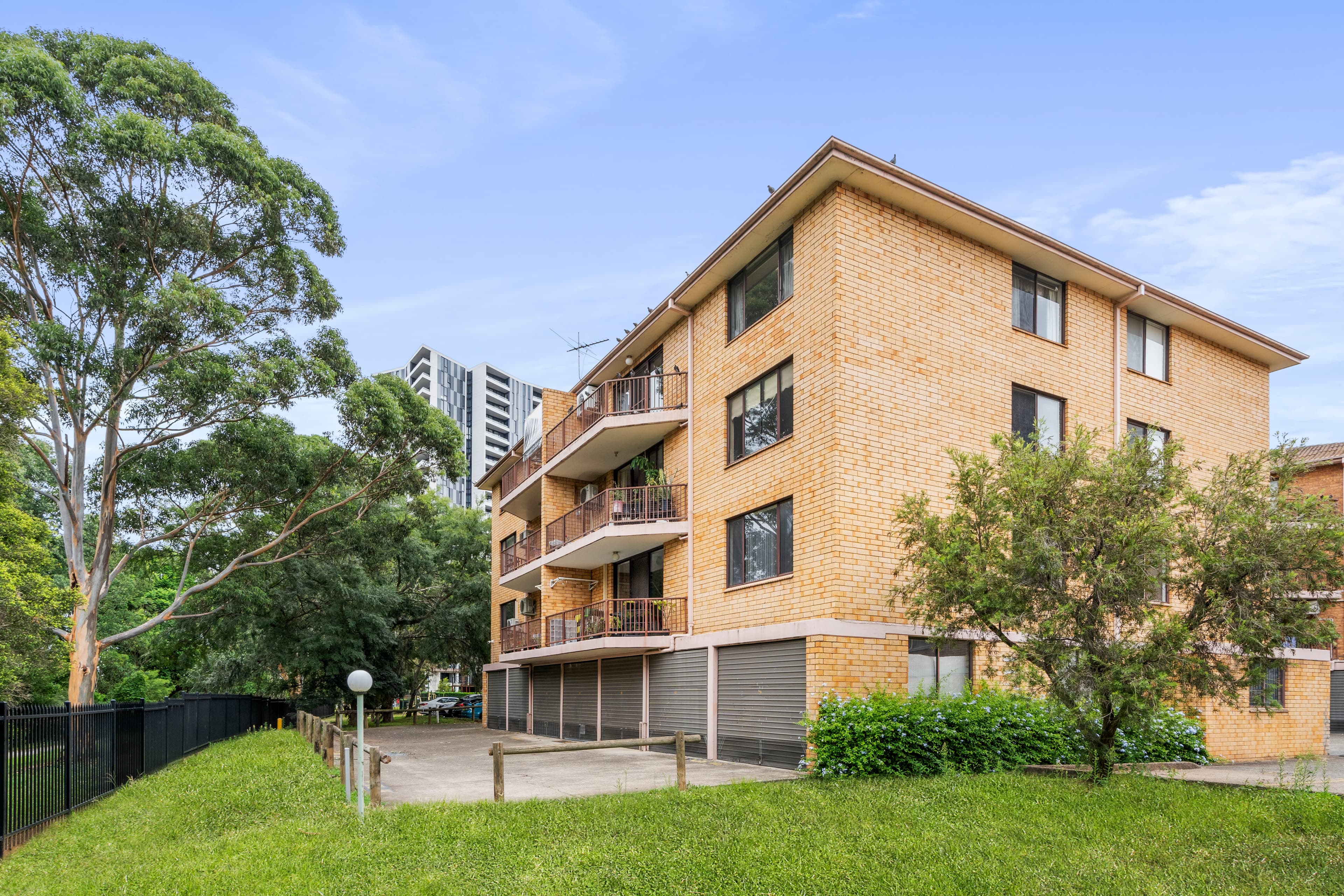 60/1 Riverpark Drive, Liverpool, Liverpool - Image 1