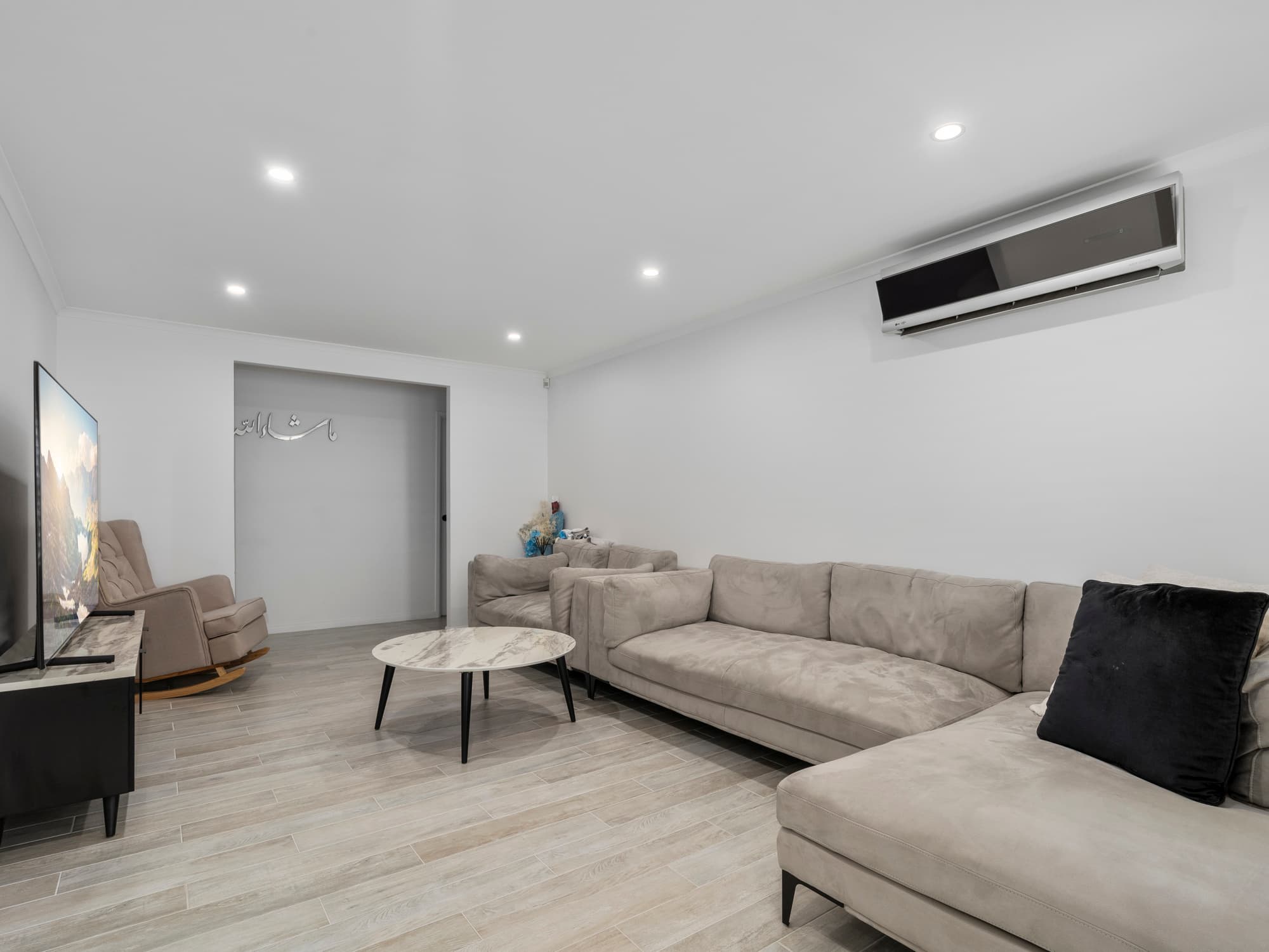 10 Gilmore Road, Casula, Casula - Thumbnail 2
