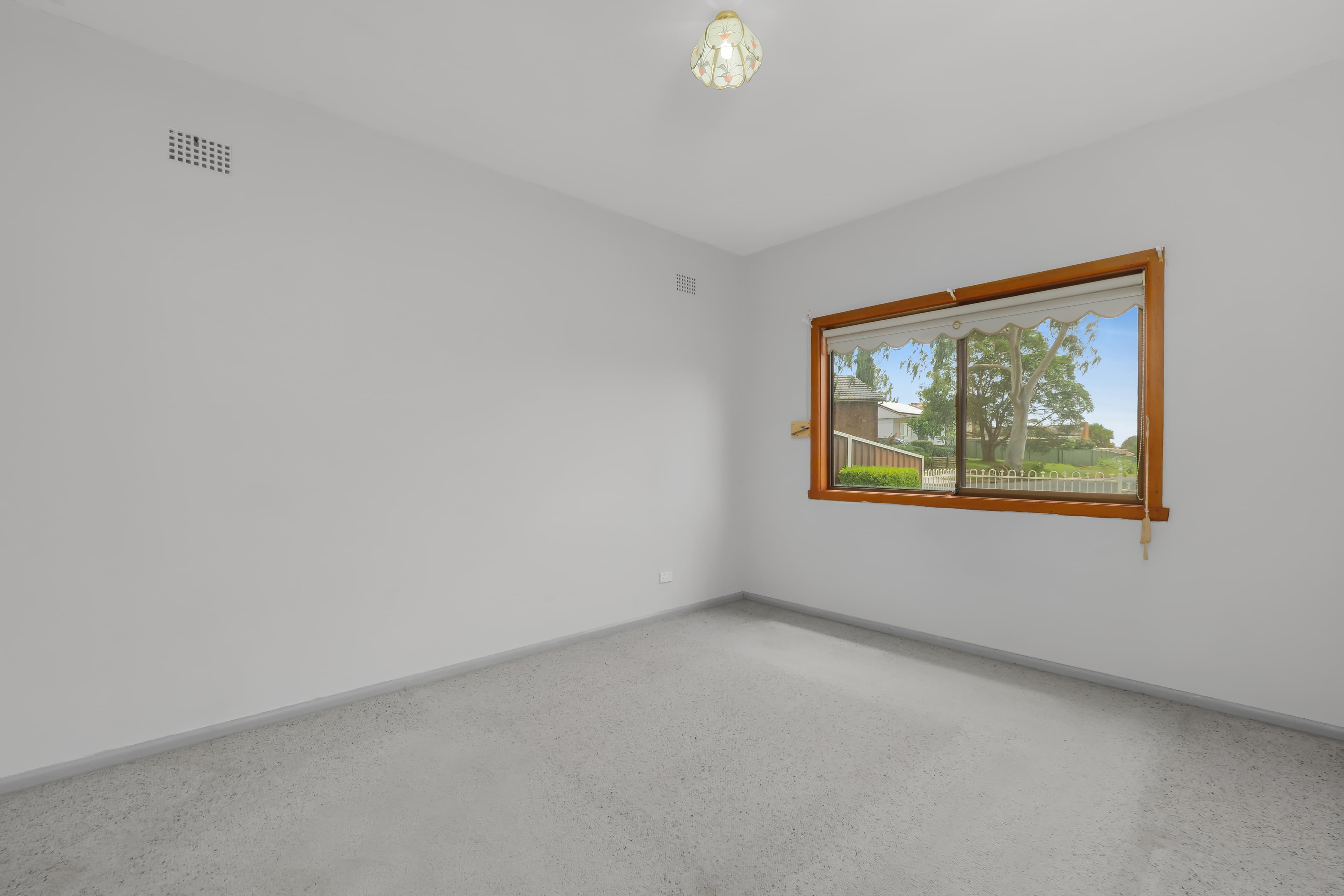 30 Raymond Avenue, Campbelltown, Campbelltown - Thumbnail 3