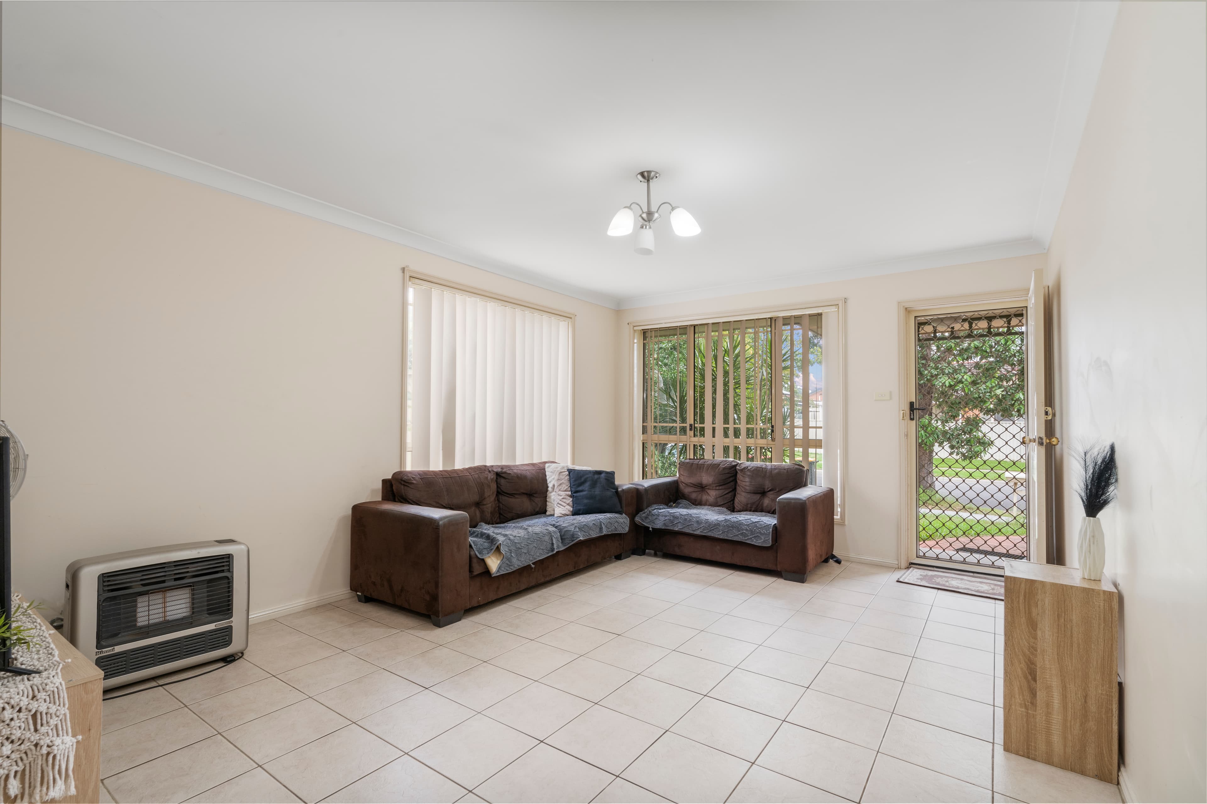 15 Glen Innes Road, Hinchinbrook, Hinchinbrook - Thumbnail 2