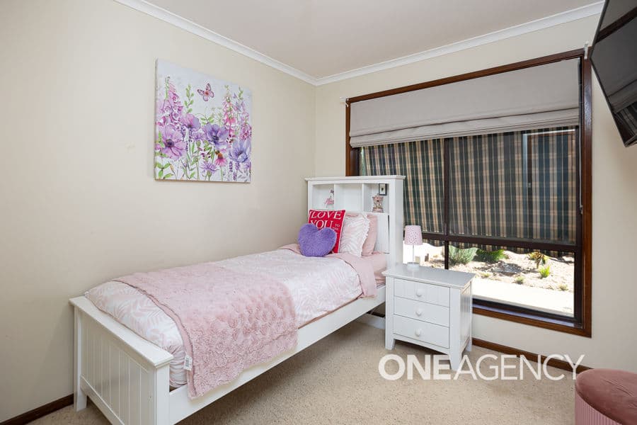 12 KAROOM Drive, Glenfield Park, Glenfield Park - Thumbnail 8