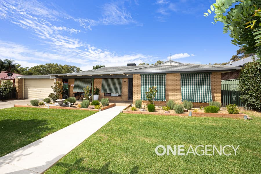 12 KAROOM Drive, Glenfield Park, Glenfield Park - Image 1
