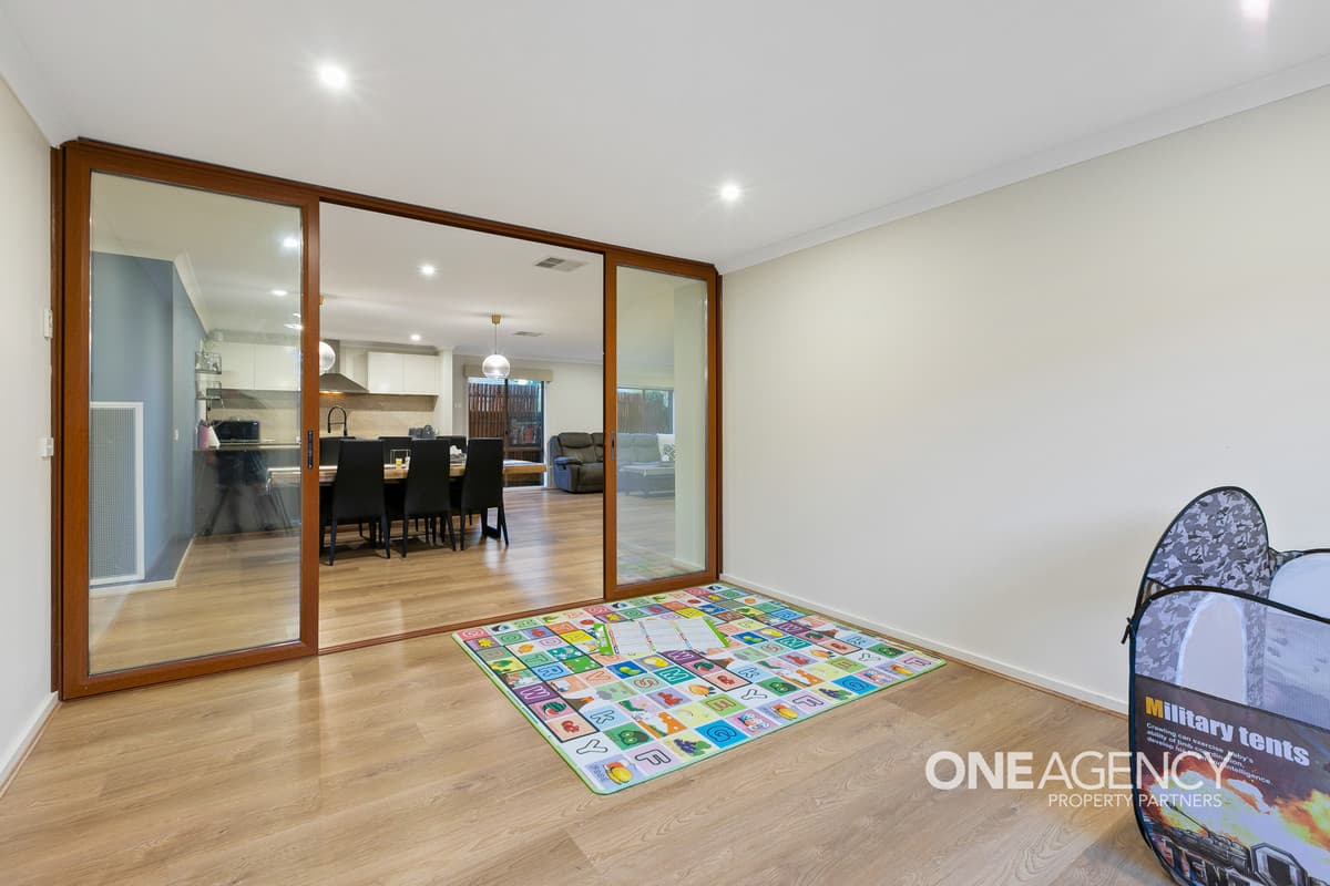 21 Arrowgrass Drive, Point Cook, Point Cook - Thumbnail 3
