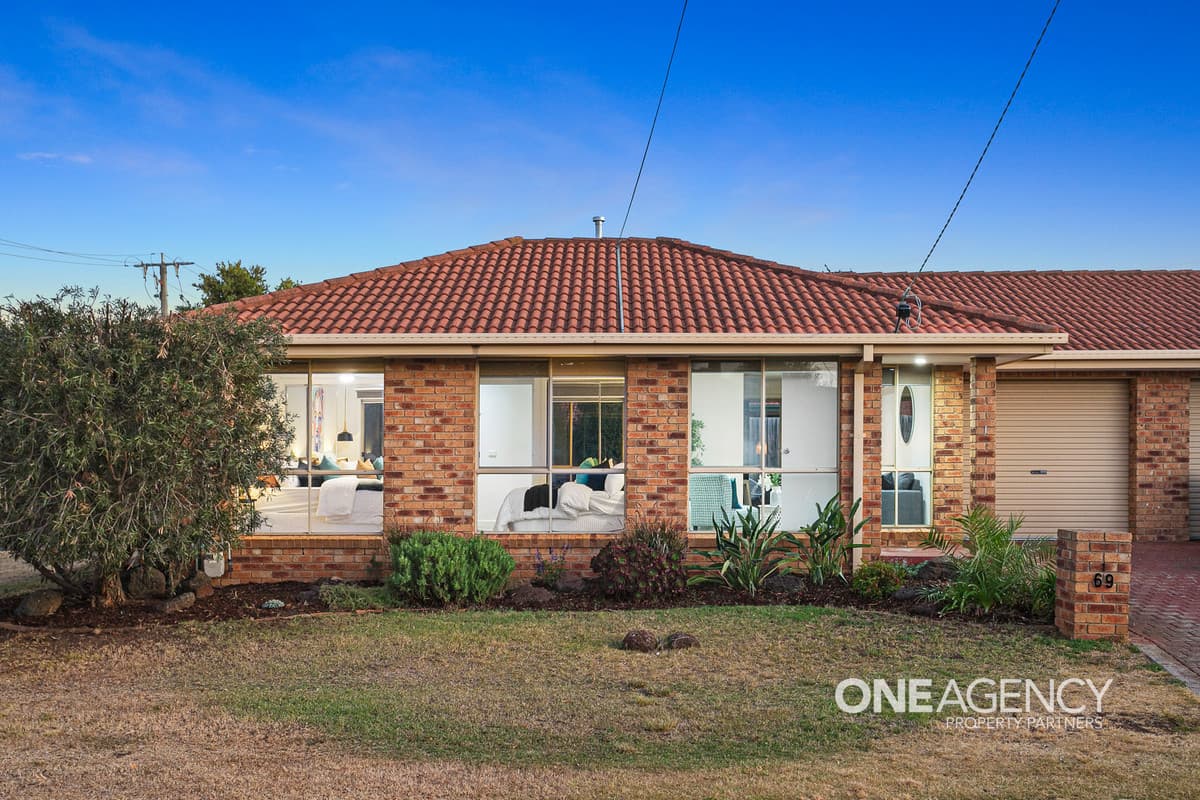 69 Canonbury Circle, Seabrook, Seabrook - Thumbnail 2