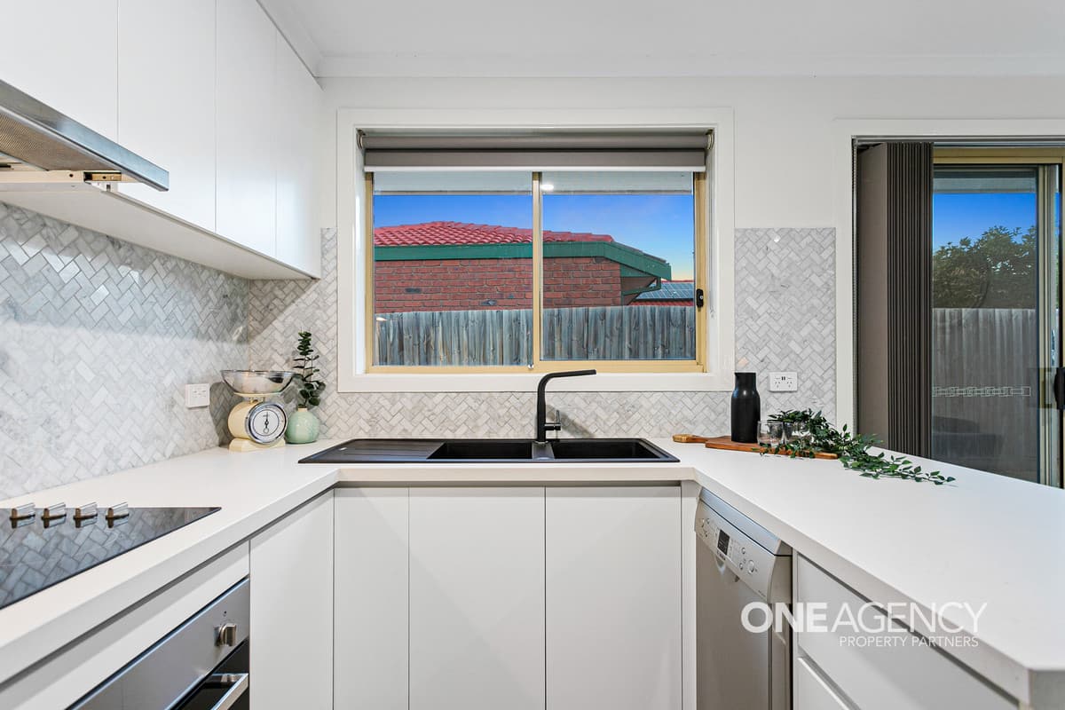 69 Canonbury Circle, Seabrook, Seabrook - Thumbnail 3