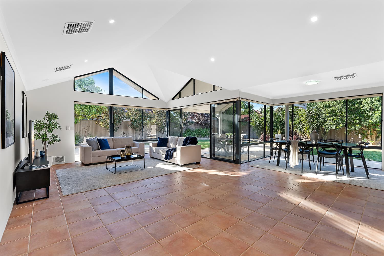 15 Greentree Drive, Southern River, Southern River - Thumbnail 3