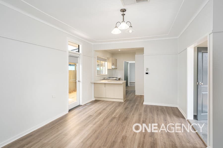 12 CASTLEREAGH Avenue, Mount Austin, Mount Austin - Thumbnail 3