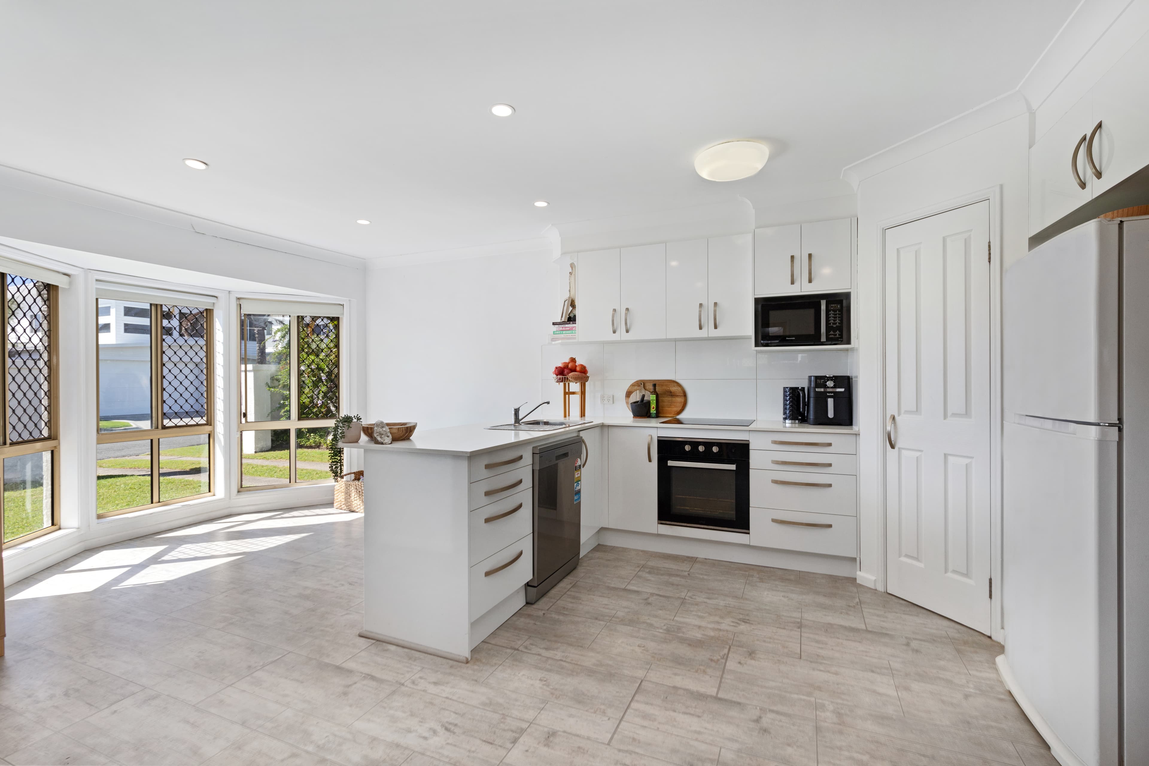 44 Aruma Avenue, Burleigh Waters, Burleigh Waters - Thumbnail 2