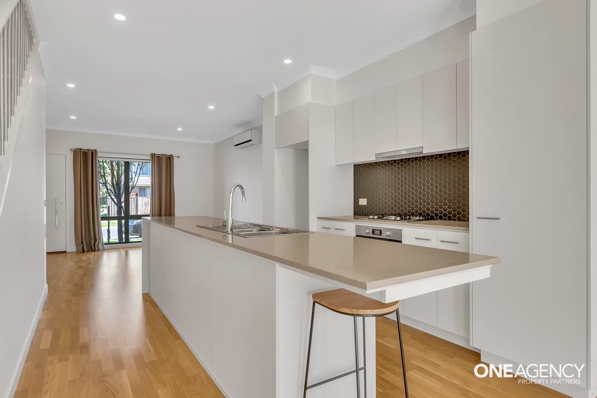 201 Waterhaven Boulevard, Point Cook, Point Cook - Thumbnail 2