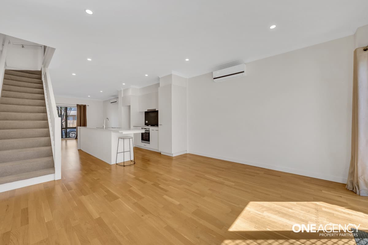 201 Waterhaven Boulevard, Point Cook, Point Cook - Thumbnail 3