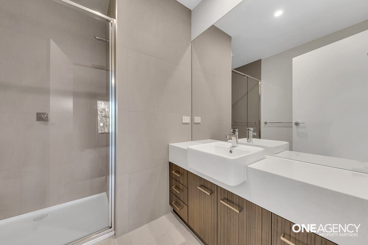 201 Waterhaven Boulevard, Point Cook, Point Cook - Thumbnail 4