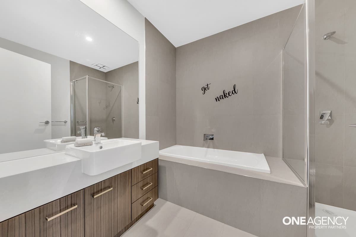 201 Waterhaven Boulevard, Point Cook, Point Cook - Thumbnail 7