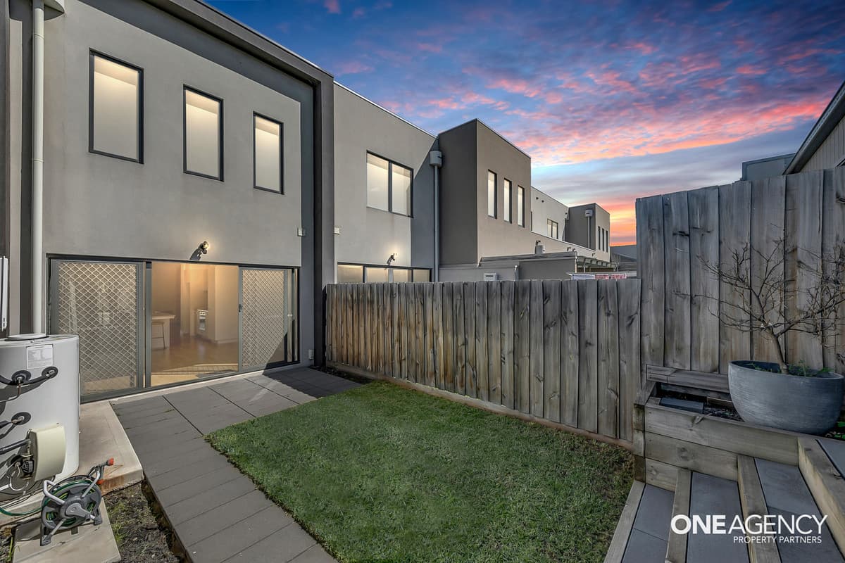 201 Waterhaven Boulevard, Point Cook, Point Cook - Thumbnail 8