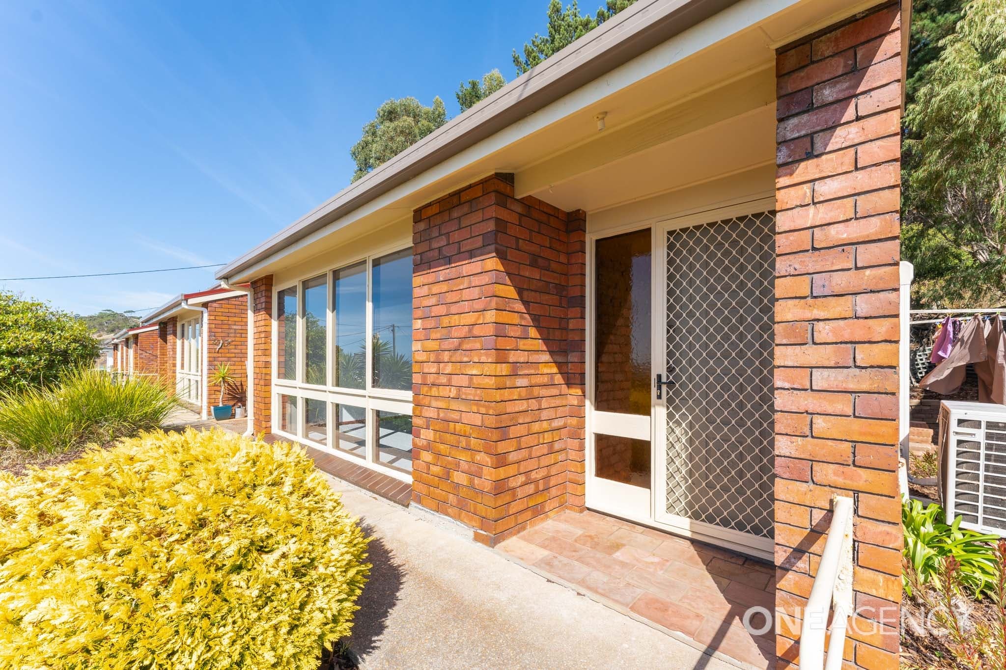 4/11-13 Stitz Street, Cooee, Cooee - Image 1