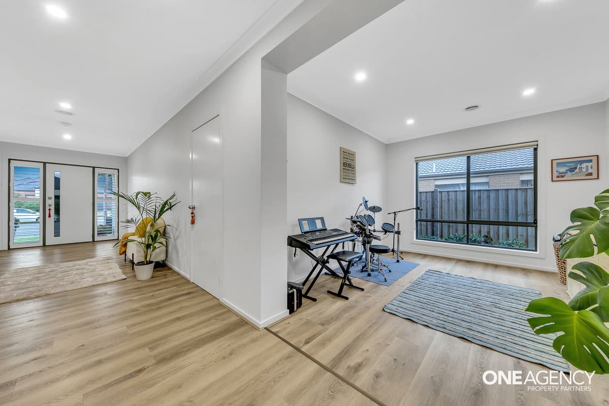 372 Saltwater Promenade, Point Cook, Point Cook - Thumbnail 4