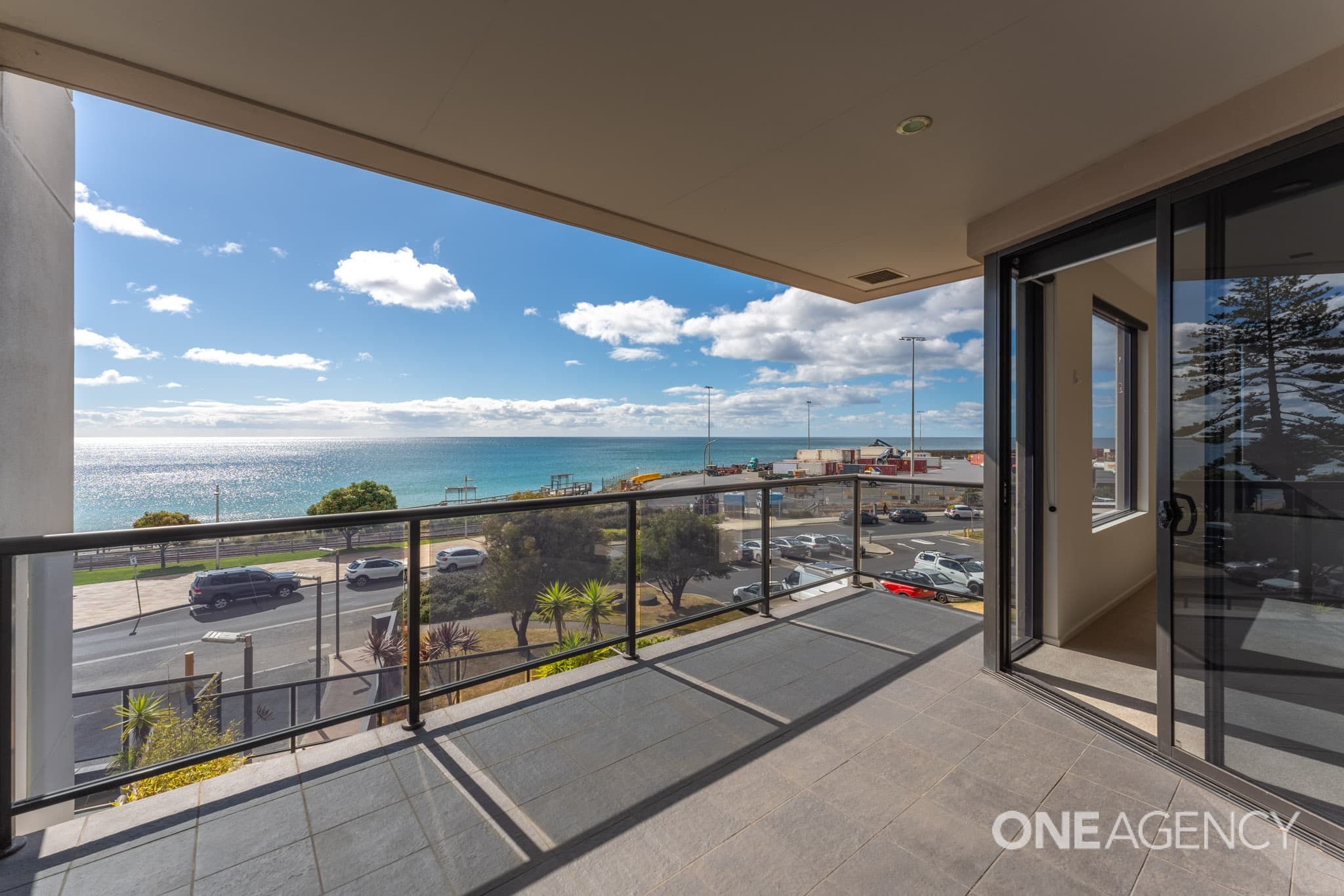 4/5 North Terrace, Burnie, Burnie - Thumbnail 2