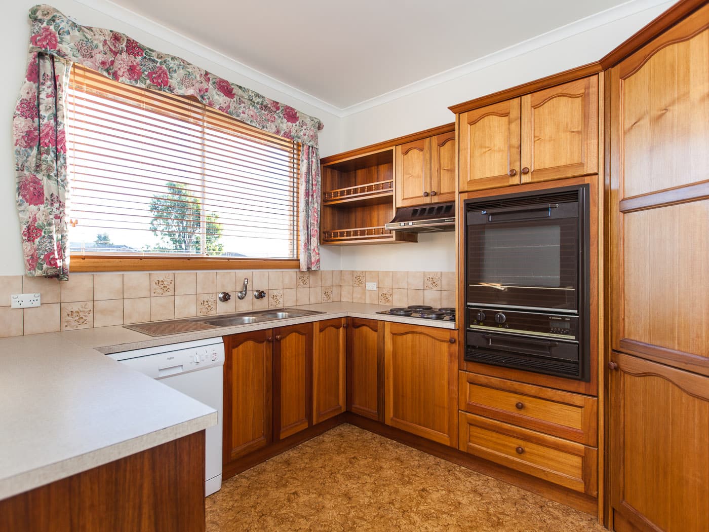 11 Leslie Grove, Prospect Vale, Prospect Vale - Thumbnail 2